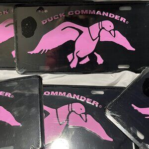 Duck Commander (Duck Dynasty) License Plate Metal pink/black-New